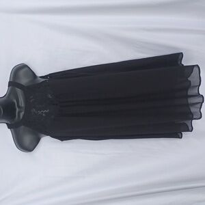 Vanberfia Beautiful black chiffon dress, NWT, lined, lace top/collar